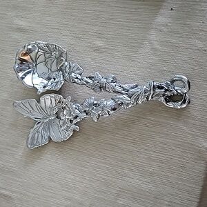 Beautiful brand new serving set-butterfly/garden